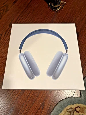 Apple - AirPods Max (Lightning) - Sky Blue with Blue Headband - Repair or Parts - Image 1 of 4