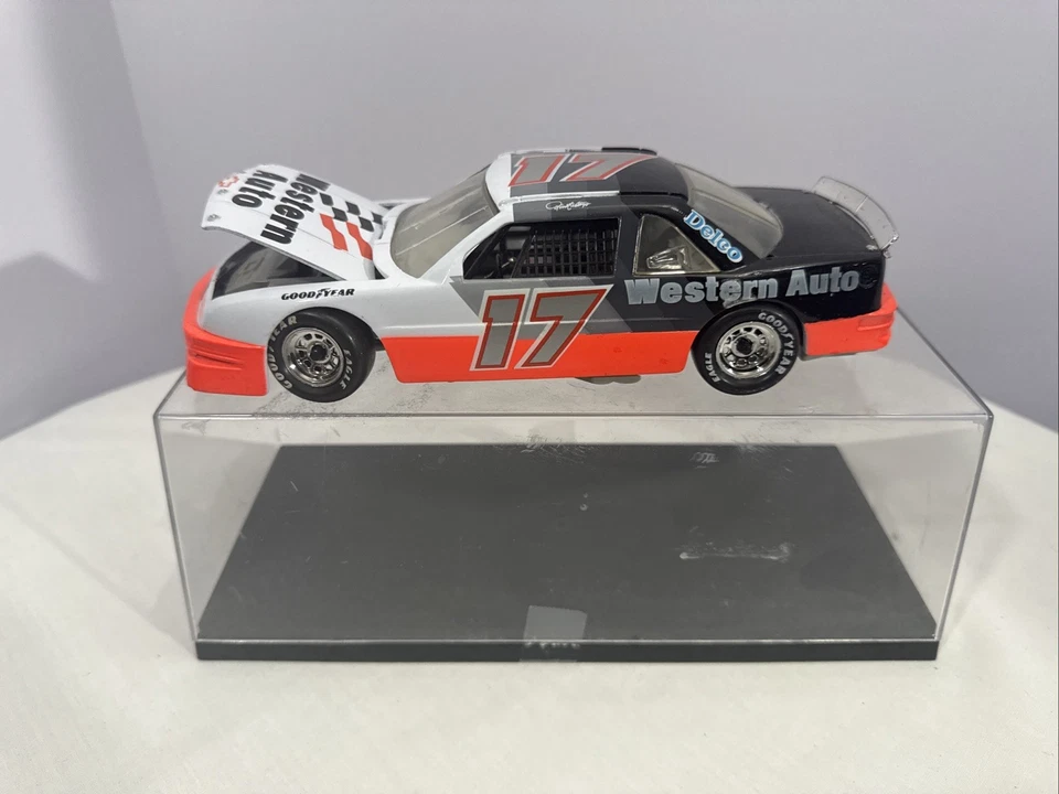 Darrell Waltrip #17 Western Auto 1991 Lumina Revell 1:24 NASCAR Diecast Car - Image 1 of 4