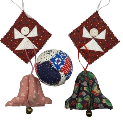 Adornos navideños acolchados vintage hechos a mano retazos ángel campana bola Foto 1 de 3
