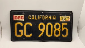 TARGA CALIFORNIA vintage anni 60 nera e gialla con etichetta DEC 1972 GC 9085 - Foto 1 di 5