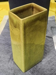 Jarrón cuadrado verde aguacate vintage sin marca Mcm 7" H**71-6 - Imagen 1 de 14