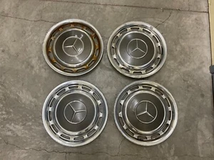 Juego de cabinas de cubo de rueda Mercedes W108 W107 W109 W110 W111 W112 W123 W116 - Imagen 1 de 8