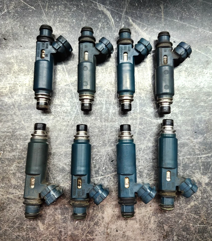 INYECTOR DE COMBUSTIBLE TOYOTA LEXUS DENSO USADO DE FÁBRICA 2UZFE 23250-50040 23209-50040 Foto 1 de 1