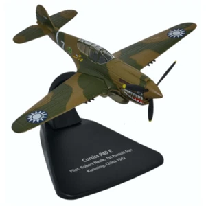 Curtiss P-40 Warhawk Fighter Plane 1942 WW2 Diecast Model Aircraft 1:72 Scale - Picture 1 of 3