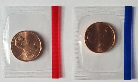 2002 P & D Lincoln Memorial Pennys (2) UNTOUCHED BU COINS Cover