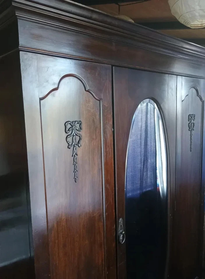 Armário vitoriano grande de madeira de mogno - Imagem 1 de 4