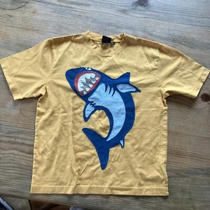 Mini Boden Shark Appliqué T-Shirt Sizes 11-12 - Picture 1 of 7
