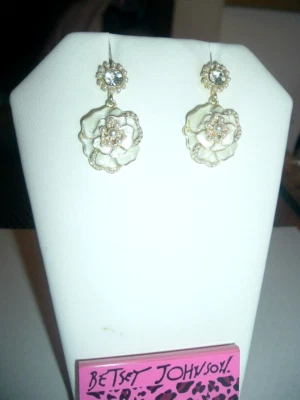 Pendientes Perforados Betsey Johnson Centro Flor Perla Borde Oro Marfil-NUEVOS CON ETIQUETAS Foto 1 de 4