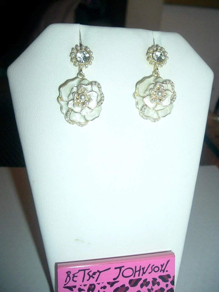 Pendientes Perforados Betsey Johnson Centro Flor Perla Borde Oro Marfil-NUEVOS CON ETIQUETAS Foto 1 de 4