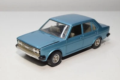 B70 1:24 BBURAGO BURAGO 0140 140 FIAT 131 MIRAFIORI MET. BLUE EXC. COND. - Immagine 1 di 4