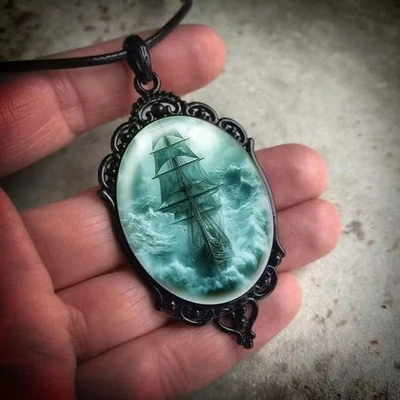 Collar negro victoriano náutico con colgante gótico de envío Foto 1 de 4