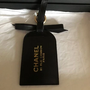 CHANEL VINTAGE Black LEATHER LUGGAGE TAG BOW GOLD CC LOGO and GOLD HARDWARE - Picture 1 of 11