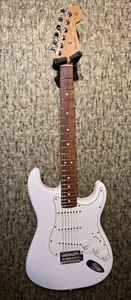 2021 Fender Player Stratocaster SSS Polar White - Picture 1 of 5