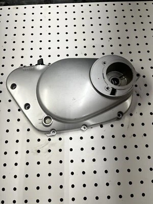 Carcaça do filtro de óleo da tampa do motor do lado direito Yamaha V Star XV250 250 2015 - Imagem 1 de 4