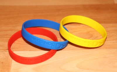 Juego de pulseras/pulseras de silicona raras Nintendo DS NDS Foto 1 de 4