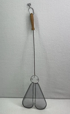 VTG 23” Wire Fly Swatter Rug Beater Wood Heart Handle Farmhouse Country Decor - Image 1 of 4