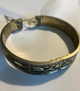 Fine gold hinged bracelet 7in w/safety chain - Picture 1 of 10