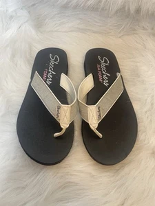 Skechers Woman Black Yoga Foam Flip Flops Size 8 - Picture 1 of 5