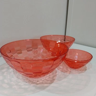 Ciotole 3 pz Tupperware Prisma Rosse natalizie 0,5/2/3,5L. - Immagine 1 di 4