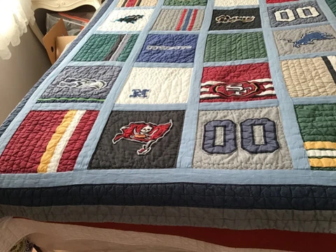 NFL VTG 28 TEAM EMBROIDED COTTON PATCHES HAND STITCHED QUILT 80X 64 TWIN SIZE Cover