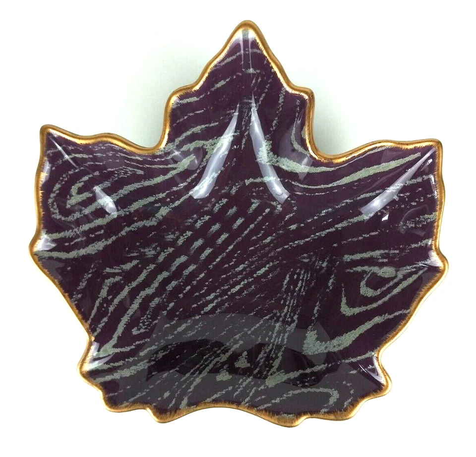 Grasslands Road Trinket Dish Maple Leaf Shaped Purple with Gold Trim — 第 1/4 张图片