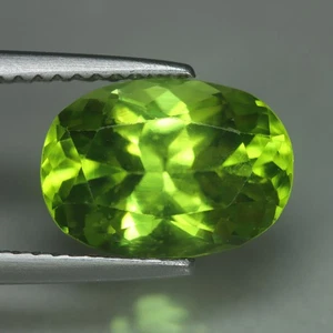 3.50 Cts_Great Loose Gemstone_100 % Natural Unheated Green Peridot_Pakistan - Picture 1 of 3