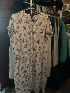 Vestido floral informal blanco Justify para mujer talla grande 1X usado en excelente estado - Imagen 1 de 6