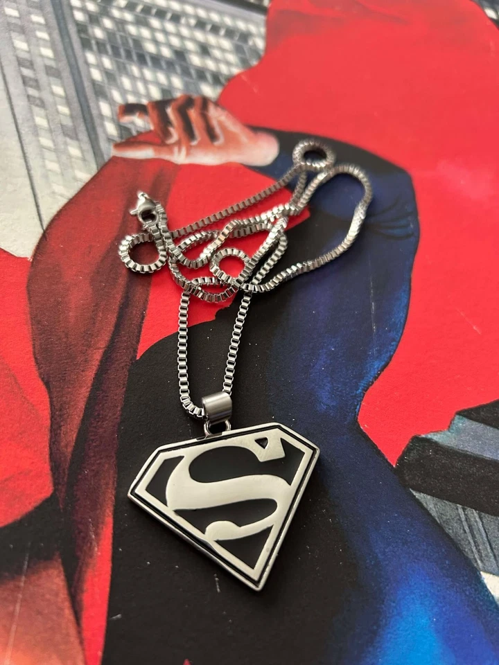 Superman Collar Colgante Hombre Quirúrgico Acero Inoxidable Envío Gratis Foto 1 de 3