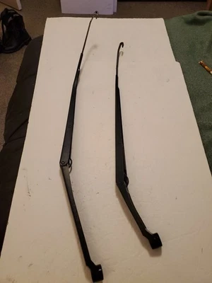 2004 - 2010 Toyota Sienna LEFT & RIGHT WINDSHIELD WIPER ARMS OEM  - Image 1 of 4