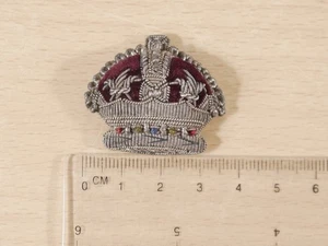Vintage Edelmetall bestickt Krone Abzeichen Silberdraht Samt Militärstil - Bild 1 von 4