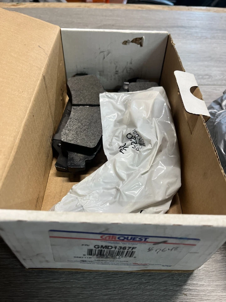 Juego de pastillas de freno de disco delanteras de repuesto de cerámica para Cadillac Chevrolet GMC Foto 1 de 1