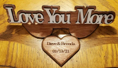 Hermoso signo personalizado Love You More. Placa de decoración del hogar personalizada Foto 1 de 3