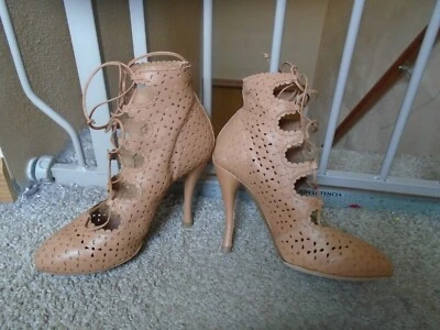 NUEVOS BOTINES TABITHA SIMMONS BEIGE CUERO CON CORDONES, TALLA 6, HECHOS EN ITALIA Foto 1 de 4