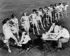 Leggy Beauty Pageant Finalists In Shorts 8x10 Reprint Of Old Photo - Picture 1 of 1