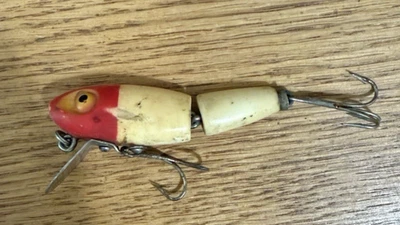 Señuelo de pesca articulado Wright & McGill Miracle Minnow de colección - #472J rojo/blanco Foto 1 de 4