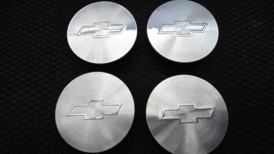 Juego de tapacubos centrales plateados Chevy Lumina LS, Impala, Monte Carlo x4 OEM usado Foto 1 de 4