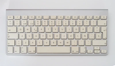 Teclado original Apple A1314 (MC184B/E) Bluetooth Español Usado - Immagine 1 di 3