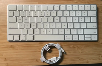 Teclado mágico inalámbrico Apple A1644 MLA22LL/A con cable Lightning USB C bluetooth Foto 1 de 3