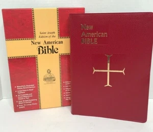 New American Bible Large Type Saint Joseph Ed Book w/Box Red Illustrated 611/10R - Imagen 1 de 12