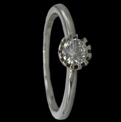 Solitario anello femminile in argento 925 zircone tondo classico brillante fine. - Immagine 1 di 4