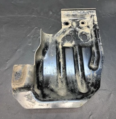 Cubierta delantera derecha debajo de la carrocería Toyota Hilux VIII Pick-up N1 2,4 diésel 2019 Foto 1 de 4