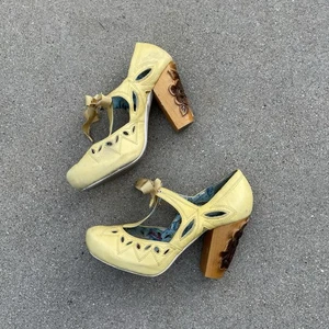Miss L Fire 39 High Heel Shoes Pumps Carved Wood Tiki Leather Anthropologie 8.5 - Picture 1 of 11