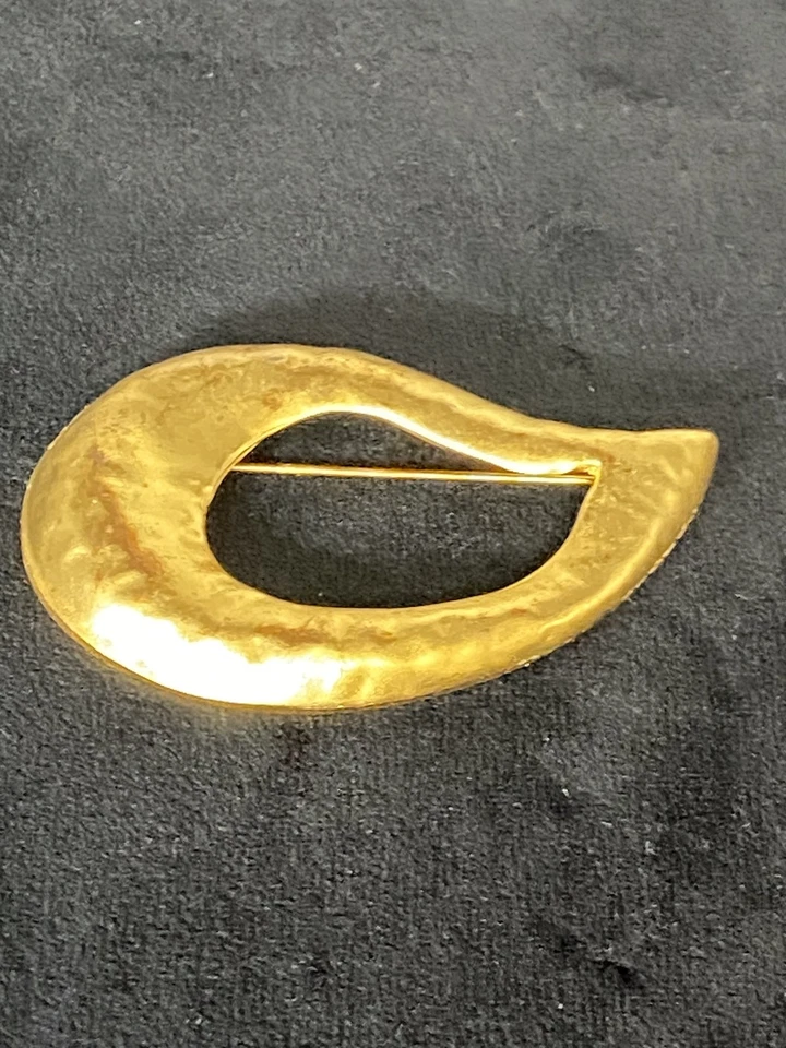 Vintage Modernist Gold Tone Brooch Pin Artisan Abstract Open Shape 2 Inch Jewelr - Изображение 1 из 4