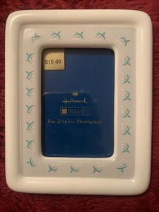 Hallmark Ceramic Lily Picture Frame 4x5in. New In The Box. Holds 2.5x3.5in Photo - Picture 1 of 13