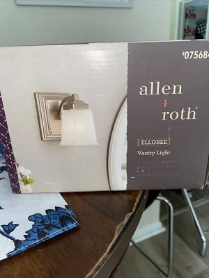 Aplique esmerilado ligero regulable de níquel cepillado Allen + Roth Foto 1 de 2