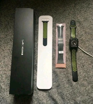 Apple Watch I Nike 42mm Serie 2 - Bild 1 von 4