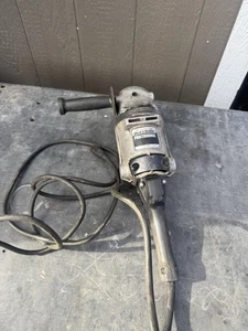 Lijadora de disco angular de alta resistencia Black & Decker 4049 7/9" 120V 13A 5000Rpm - Imagen 1 de 8