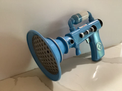 Despicable Me Minion FART BLASTER GUN - Lights up & makes fart sounds 9” Cover
