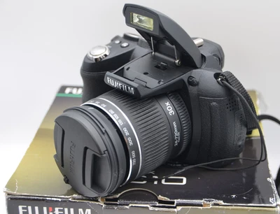 Fujifilm FinePix HS Series HS10 10.3MP Digitalkamera - Schwarz - Bild 1 von 4