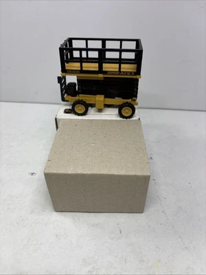 NZG GROVE WORLDWIDE SUPER MAXX PLATAFORMA ELEVADORA DE TIJERA 1:50 DIECAST MODELO 374 NUEVO Foto 1 de 4
